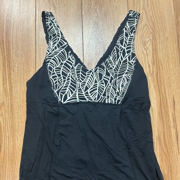 Lululemon Hustle & Bustle Tank Size 12 Black and White Top - Picture 1 of 4